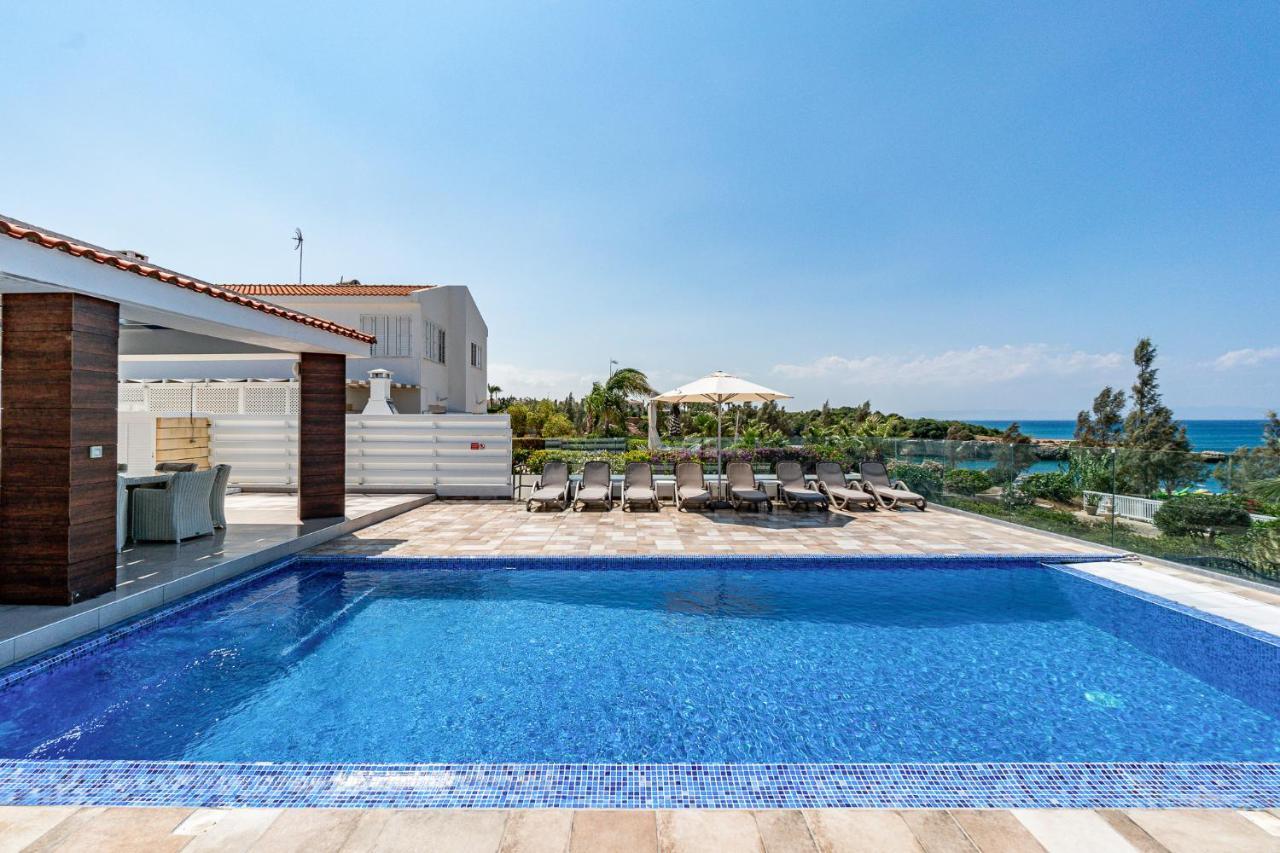 Beach Front Aqua Marina By Ezoria Villas Paralimni Exterior foto