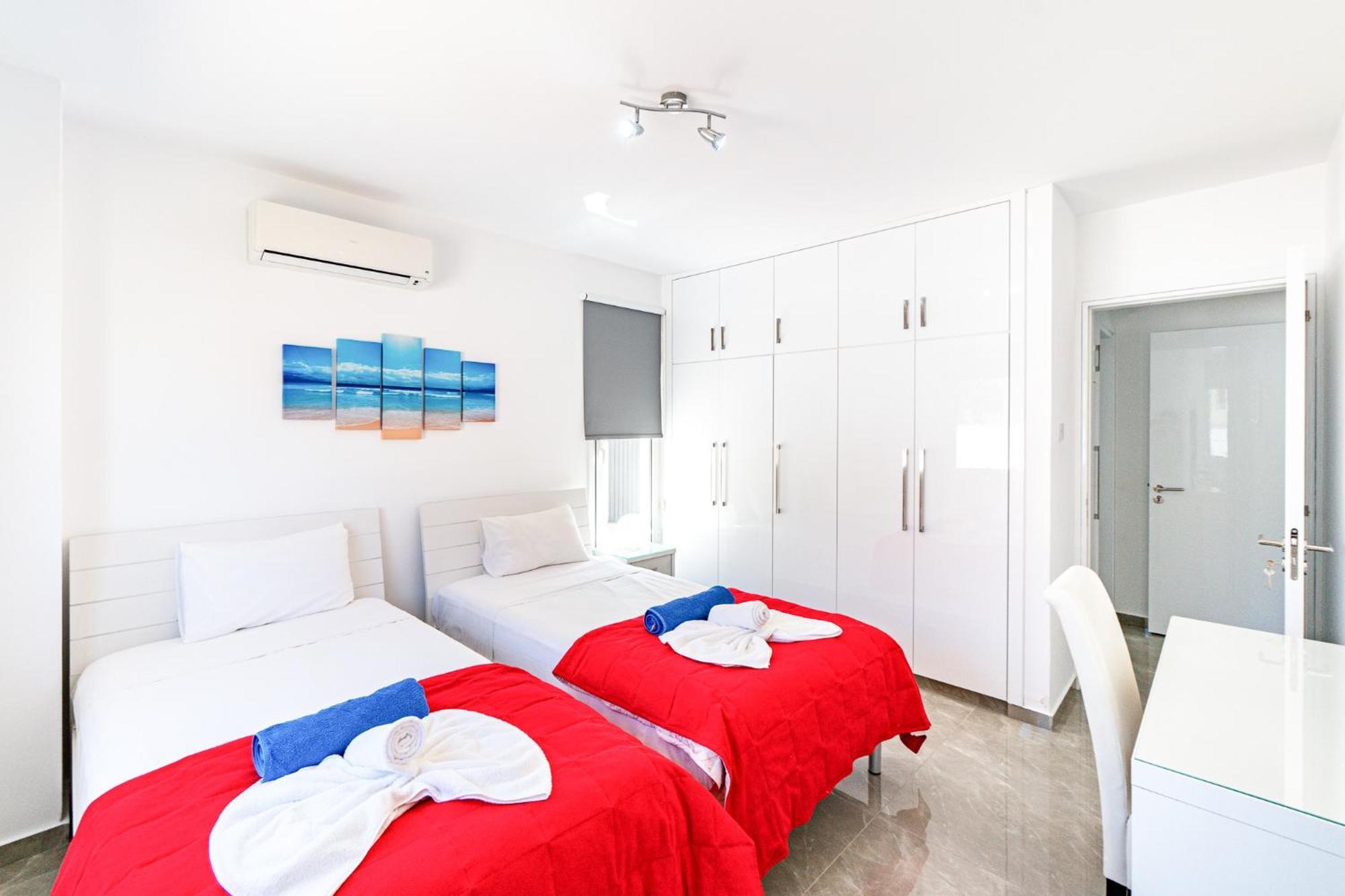 Beach Front Aqua Marina By Ezoria Villas Paralimni Exterior foto